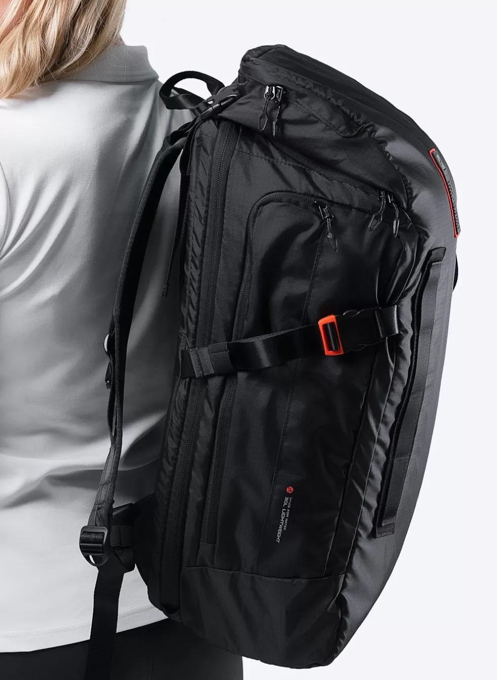 Zaino Multifunzione 30L Uomo: Pratico per Escursioni, Viaggi e Giornaliere Avventure con Design Ergonomico e Capienza Ottimale