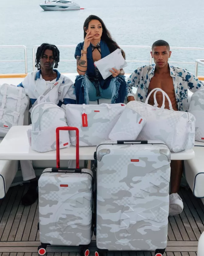 Valigia Rigida Sprayground 3AM Le Blanc - Design Squalo Futurista con Scocca Resistente, Formato Grande per Viaggi Lunghi - Edizione Speciale Nautica