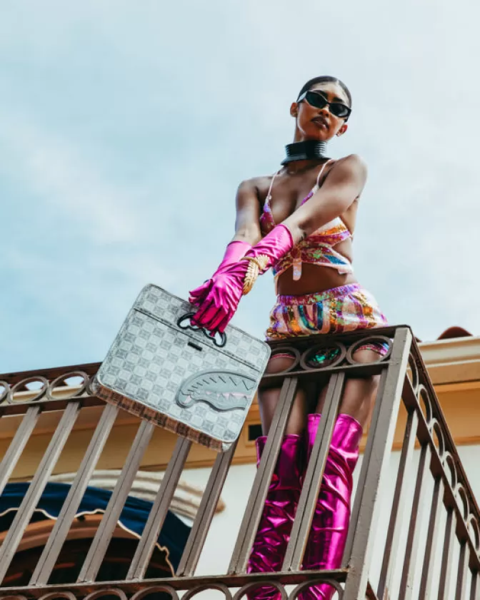 Borsa Sprayground A.I.8 - Design Intelligente con Ispirazione Africana | Elegante e Pratica per la Donna Moderna Sempre in Movimento | Compagna Urbana dal Tocco Cosmopolita 

Stile Unico, Funzionalità Senza Tempo - La Scelta Perfetta per la Vita Metropolitana