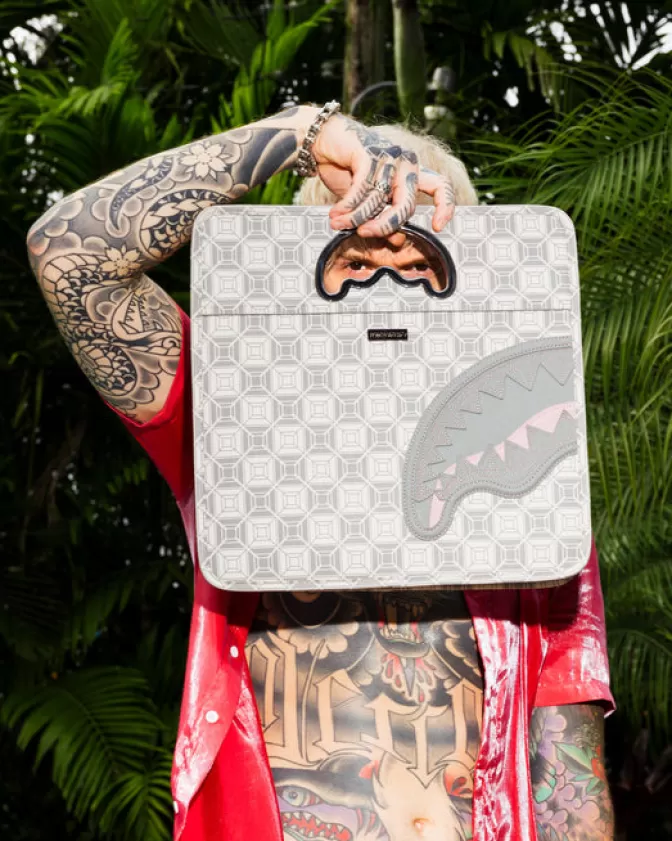 Borsa Sprayground A.I.8 - Design Intelligente con Ispirazione Africana | Elegante e Pratica per la Donna Moderna Sempre in Movimento | Compagna Urbana dal Tocco Cosmopolita 

Stile Unico, Funzionalità Senza Tempo - La Scelta Perfetta per la Vita Metropolitana