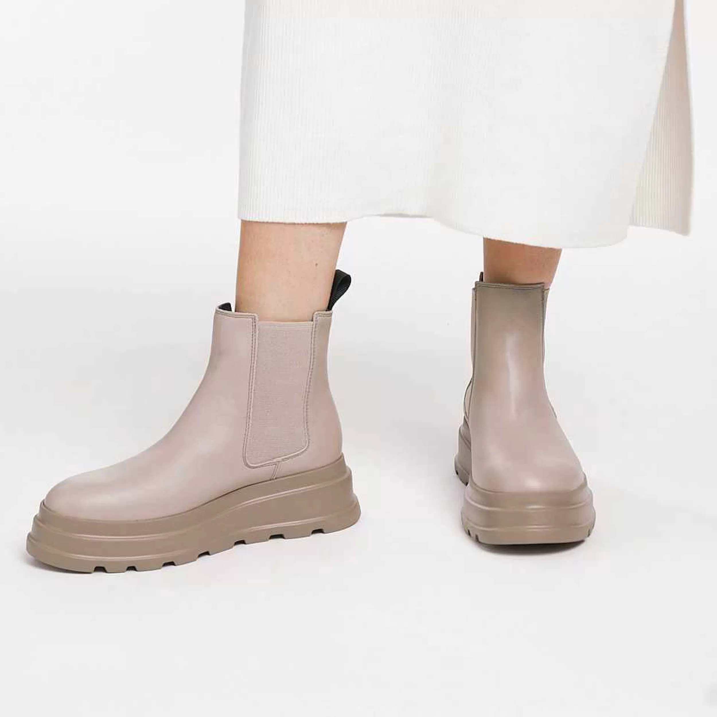 Donna anni '70 in pelle autentica con zeppa retro - Scarpe iconiche per look vintage intramontabile