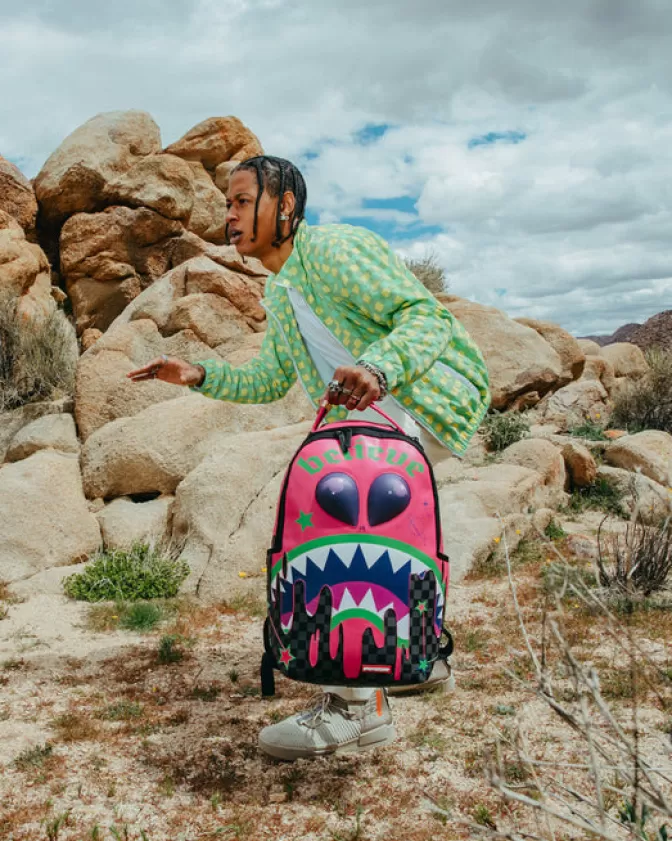 Zaino Sprayground Credi - Modello Esclusivo DLXV con Tasche Multifunzionali  
Borsa Spalla Unisex Design Ispirazionale  
Capienza Generosa, Design Unico per Stile e Funzionalità