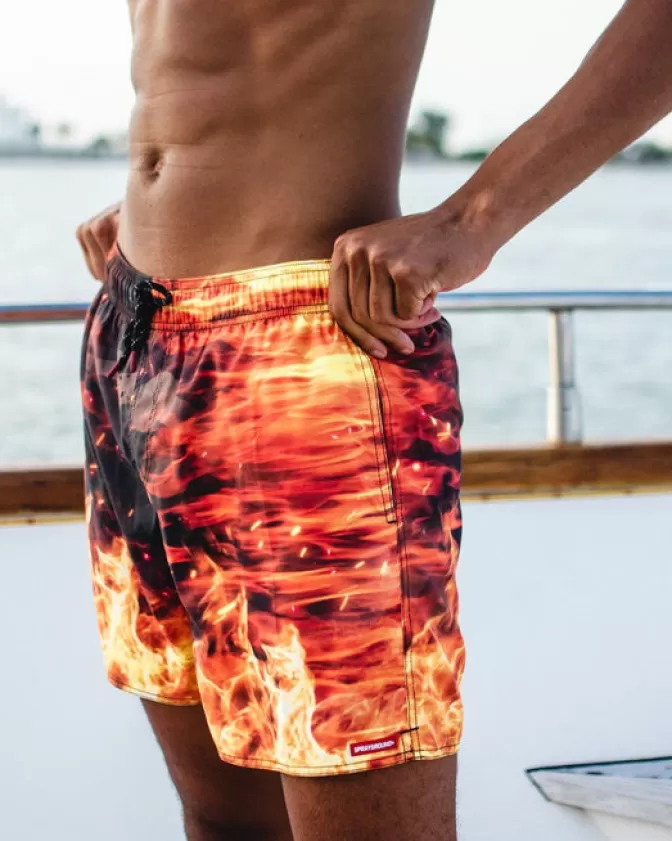 Pantaloncini da Mare Stile Camouflage con Motivi Fiammanti SHOTO - Sprayground Design Dinamico per Look Estivi Audaci