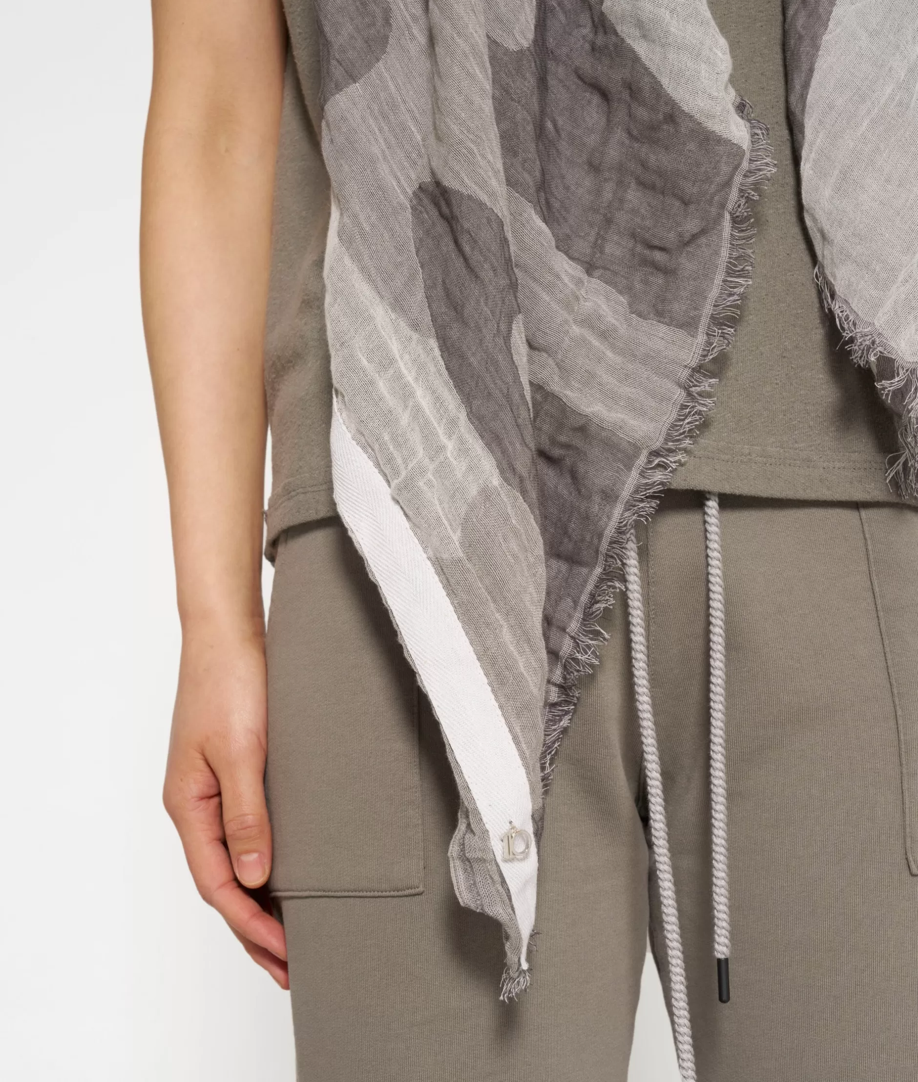 Sciarpa Mimetico Donna - Stile Urbano con Motivo Camouflage, Tessuto Morbido per Autunno/Inverno 10 Days Collection