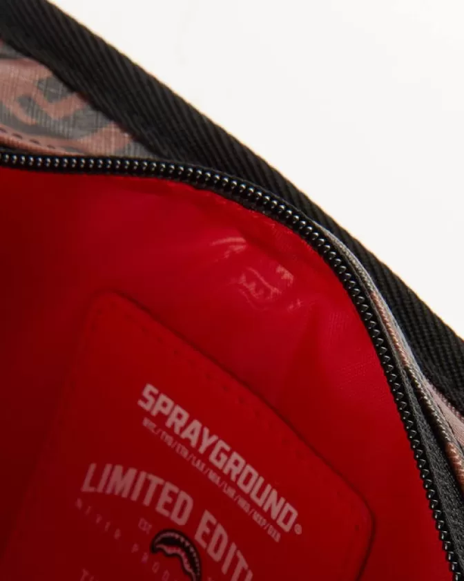 Sprayground Borsello Urbano Multifunzione: Design Split The Check per Stile Unico e Pratico