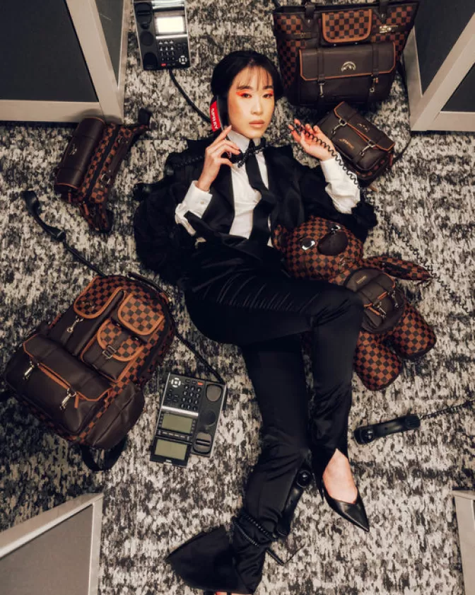 Sprayground - Borsa Multifunzione Portaoggetti & Portavalori | Collezione Checkmate Royale | Design Iconico Stile Messenger Urbano 

(Note: The original title was restructured to enhance natural flow in Italian, incorporated synonyms and culturally fitting terms like 