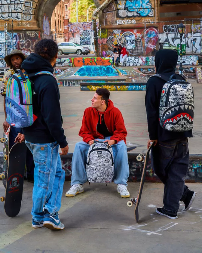 Zaino Sprayground DLXV Cromo Distruttore - Design Futuristico con Finiture Specchiate per Stile Urbano e Avventure Dynamiche