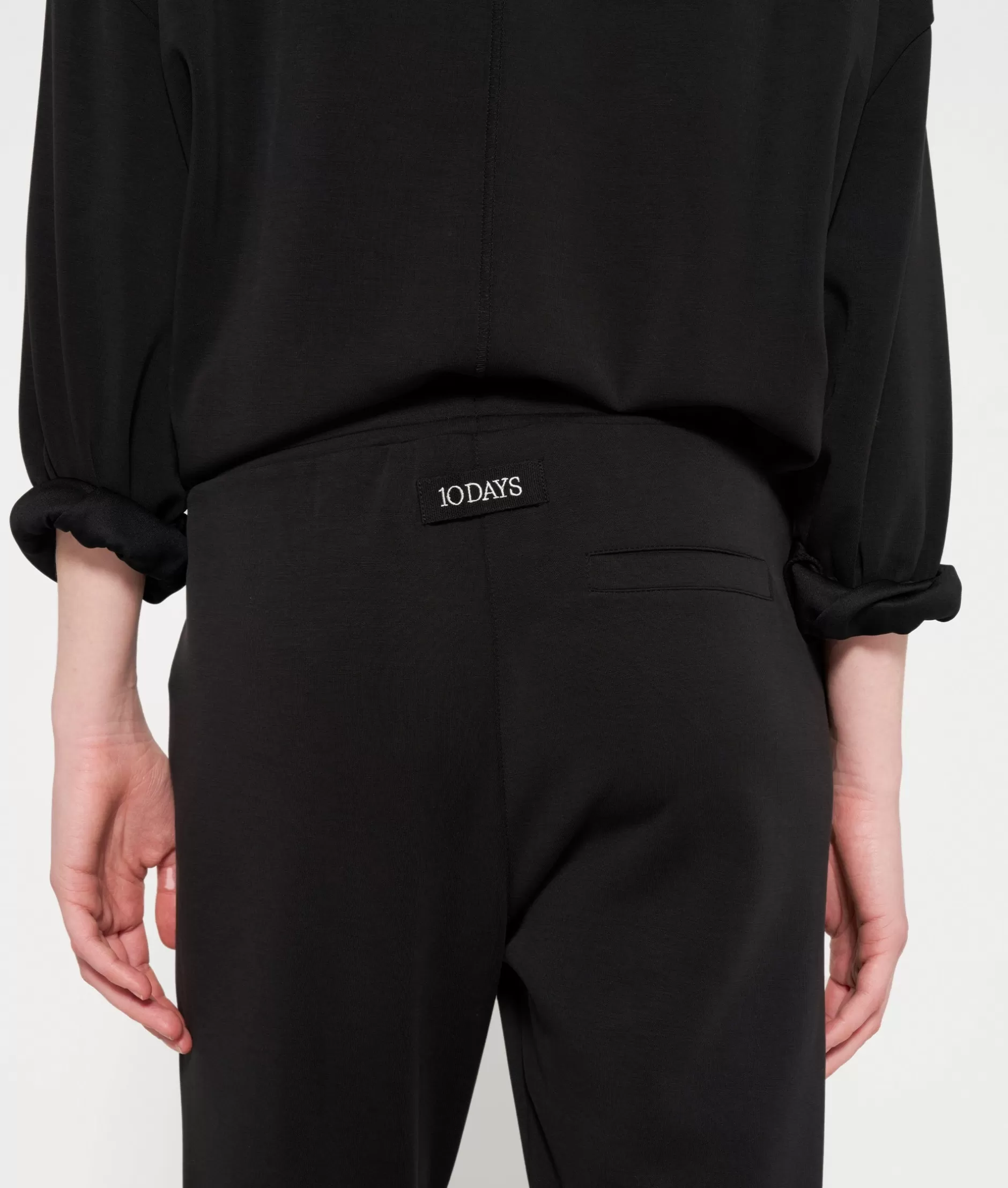 Jogger Donna 10DAYS - Gambali Corti in Tessuto Scuba, Comodi e Stilosi per Look Casual e Sportivo