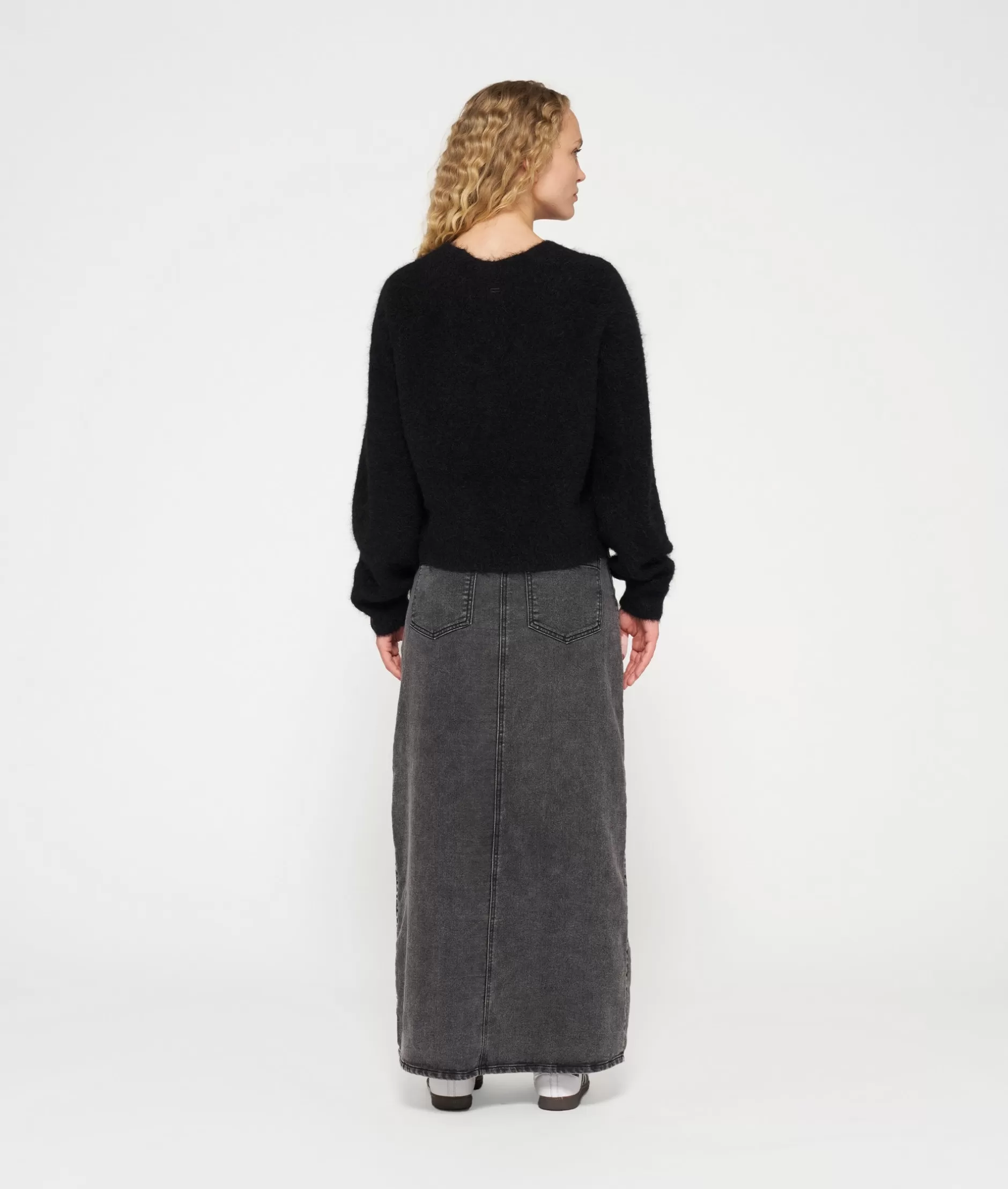 10DAYS Maglino Donna con Scollatura a V - Crop Corto in Maglia Confortevole, Stilistica Moderna per Look Casual Chic