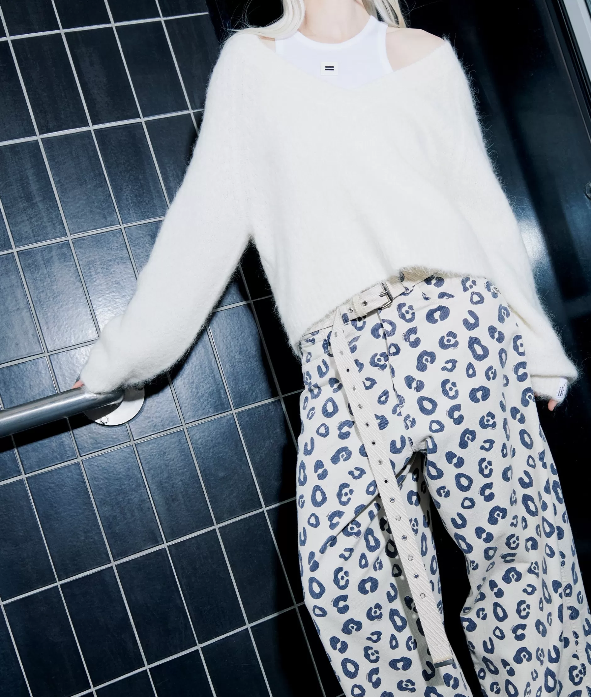 Maglione Donna Corto con Scollo a V | 10DAYS - Lavorazione a Maglia Morbida per Stile Casual