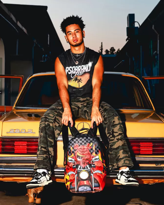 Sprayground - Zaino Streetwear Design Edgy con Squalo Fiammato | Modello DLXV | Capienza XL | Tessuto Resistente | Stile Unico!