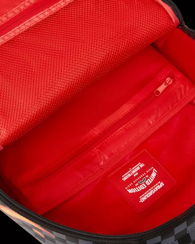 Sprayground - Zaino Streetwear Design Edgy con Squalo Fiammato | Modello DLXV | Capienza XL | Tessuto Resistente | Stile Unico!