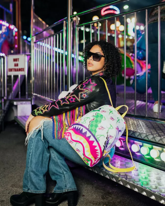 Zaini Streetwear Sprayground Savage Edizione Limitata | Design Unico con Effetto Arcobaleno Onirico - Collezione Urban Dreams
