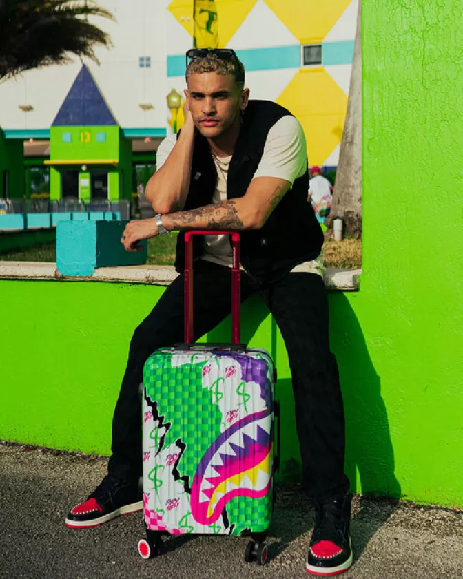Sprayground Valigia Rigida Cabina - Design Avventura Marina con Squali Arcobaleno e Stile Futurista, Offerta Imperdibile