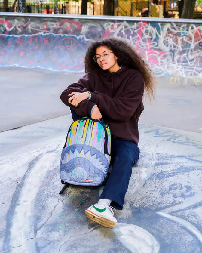 Zaino Sprayground Design Pietra Luminosa - Modello Esclusivo DLXV con Stile Urban 

Zaini Sprayground Edizione Limitata - Pietra Drippy DLXV con Tasche Multifunzionali 

Sprayground Backpack Premium - DLXV Drippy Stone Design Avanguardistico per Giovani Creativi