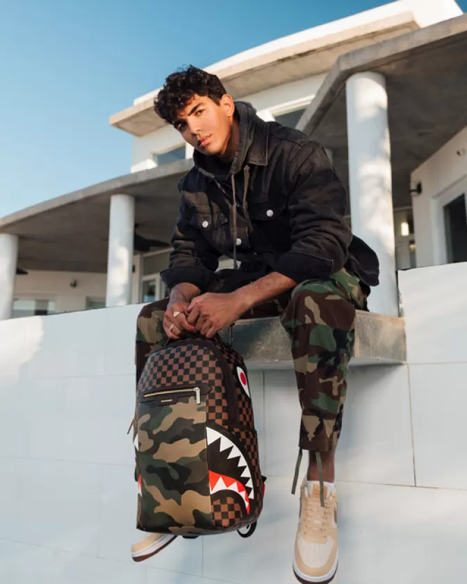 Zaino Sprayground DLXV - Tasche esterne con zip dorato e design squali nella Parigi urbana