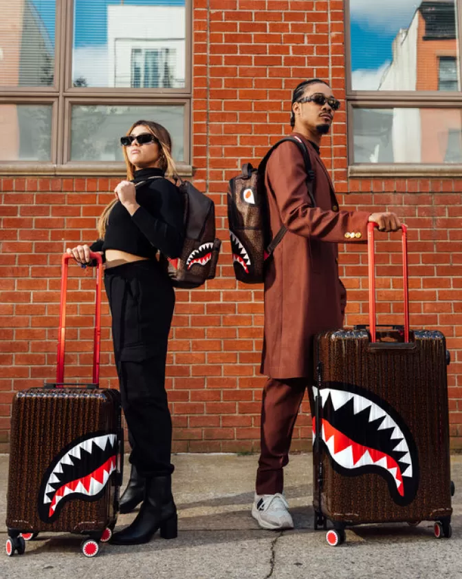 Valigia Rigida XXL Sprayground: Design Sharknauties con Squali Frenetici - Prezzo Imperdibile per Viaggi Stilosi