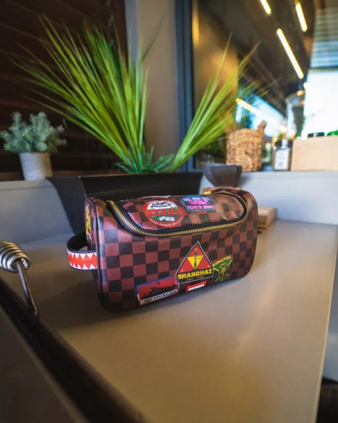 Borsa Cosmetici Sprayground Portavalori - Trousse da Viaggio Premium con Design Esclusivo, Stile Urbano e Funzionalità Moderna | Global Mogul Collection