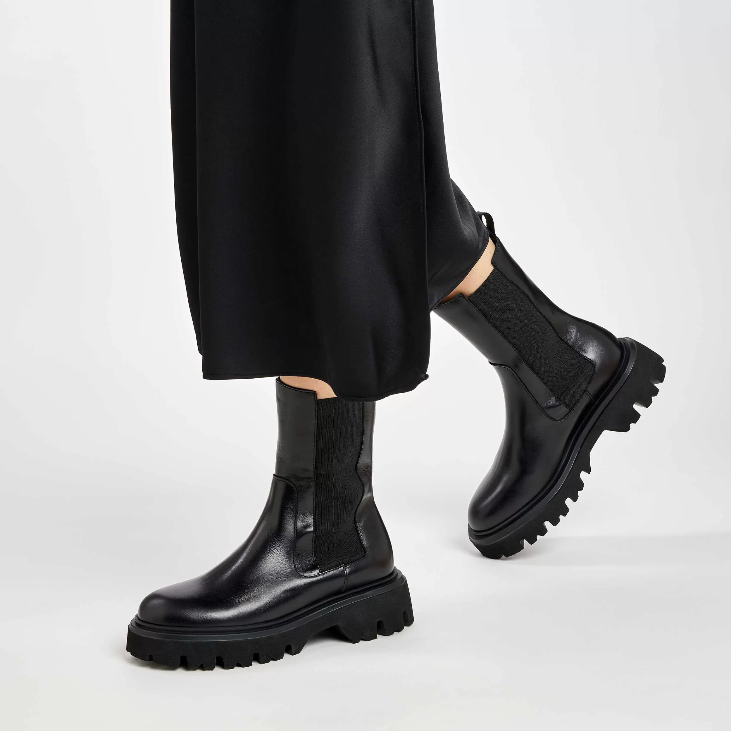 Stivali Alti Donna in Vera Pelle con Suola Antiscivolo a Battistrada - Design Elegante e Confortevole