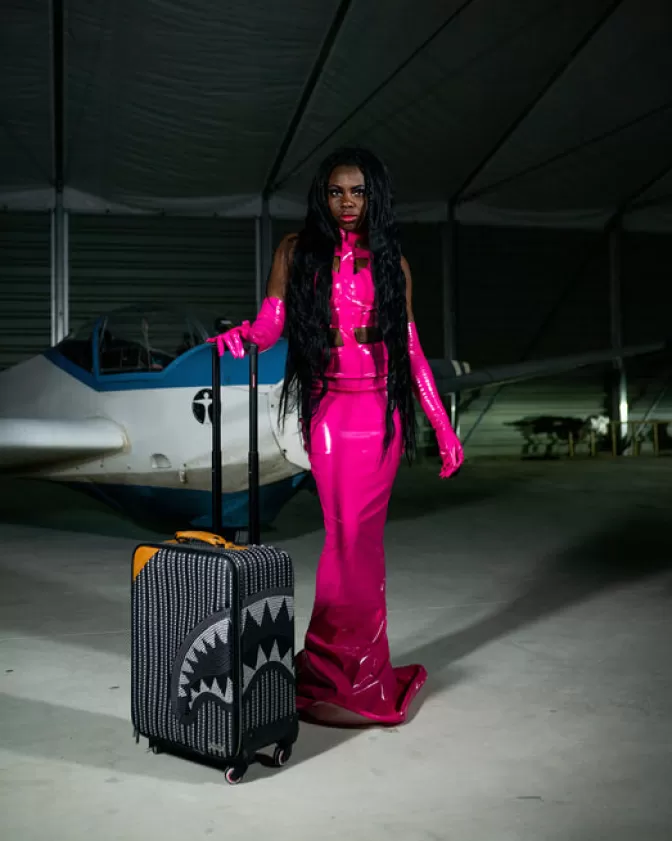 Valigia Cabina Illuminata con Catene ILLUCHAINS - JETSETTER di Sprayground | Offerta Imperdibile per Viaggiatori Stilosi | Design Unico per Trasporto Smart  

Valigia da Cabina JETSETTER con Catene Luminose | Sprayground ILLUCHAINS | Promo Esclusiva per Bagagli Intelligenti | Viaggia in Stile con Questo Design Rivoluzionario  

Valigia Trasparente ILLUCHAINS JETSETTER | Sprayground per Viaggiatori Intraprendenti | Offerta Lampo su Bagaglio Cabina Tech con Stile Streetwear