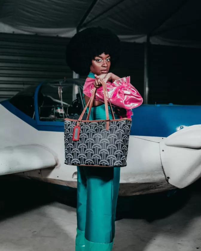 Borsa Sprayground con Catene Luminose - Design Unico per Stile Audace