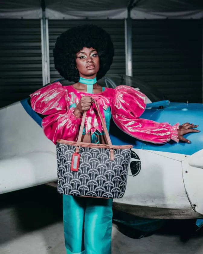 Borsa Sprayground con Catene Luminose - Design Unico per Stile Audace