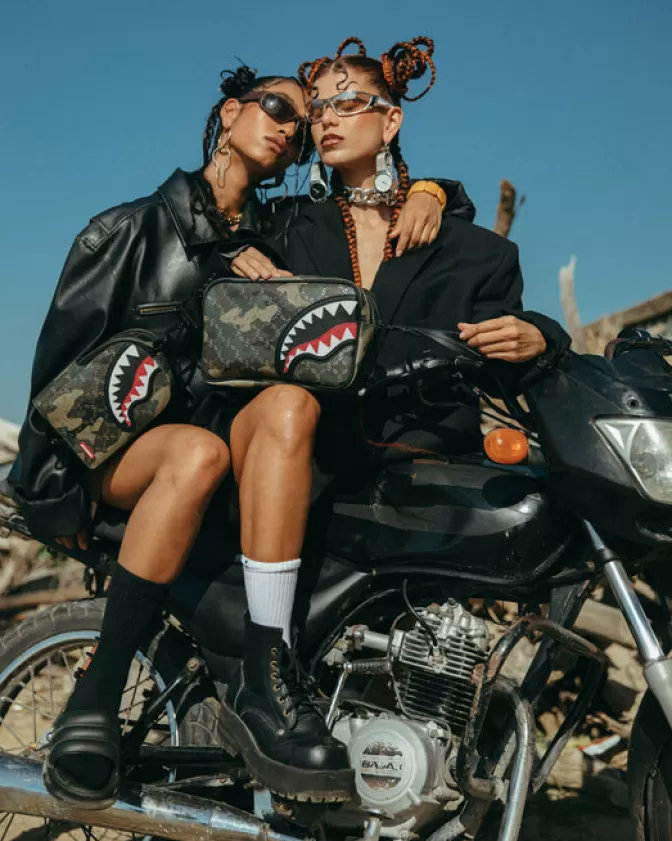 Zainetto Trasversale Sprayground - Design Laser Dinamico con Stile Urbano