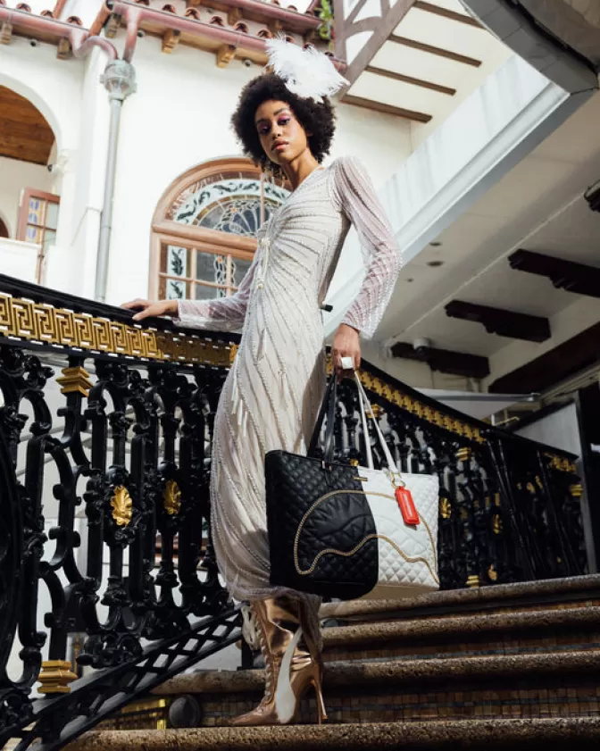 Borsa Zainetto Sprayground Innovativa - Trapunta Scomponibile con Motivo Squalo, Design Esclusivo e Capacità Ampliata per Stile Urbano Funzionale