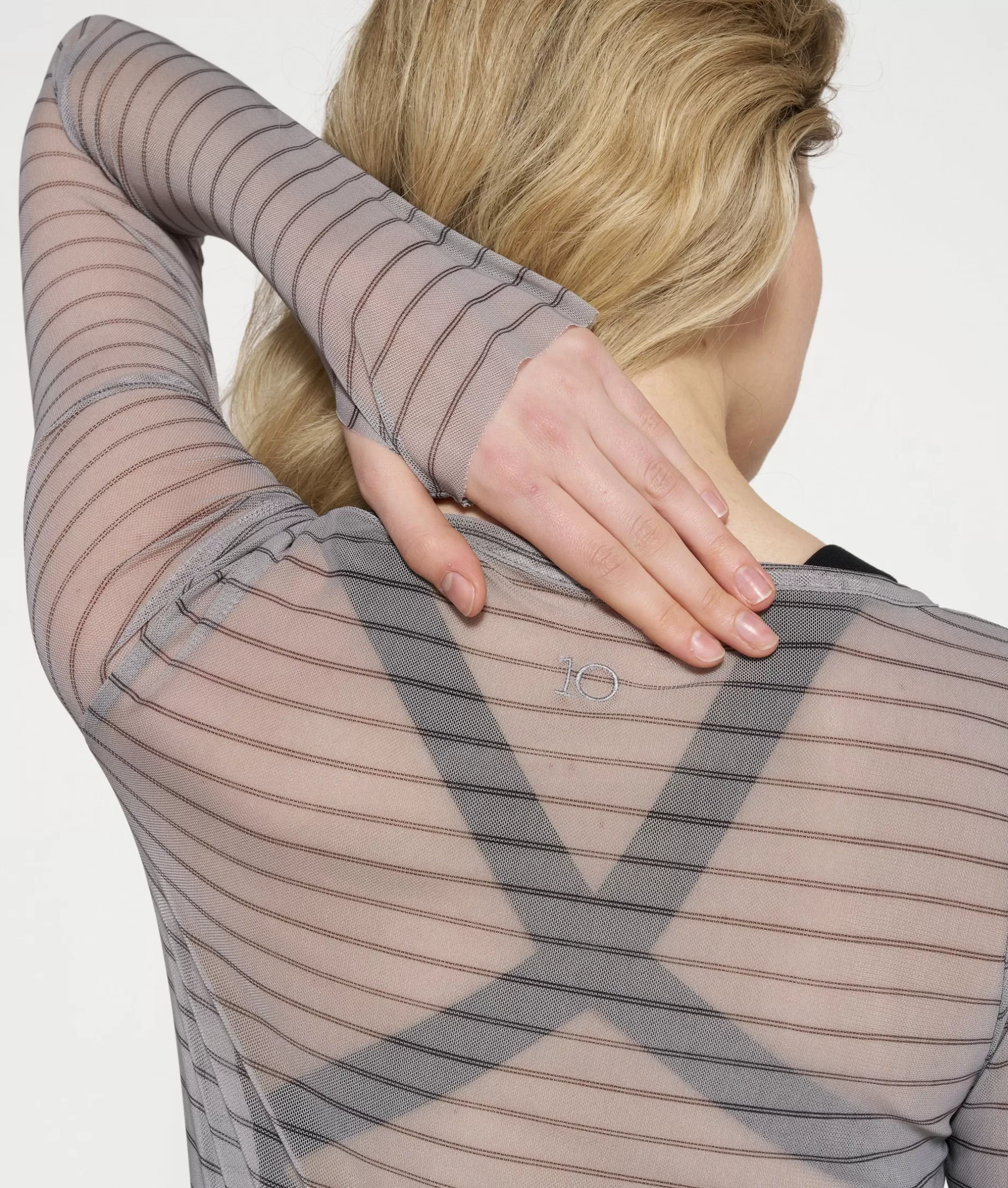 Maglia in Mesh a Maniche Lunghe con Strisce Sottili - Design Moderno 10 Giorni per Donna