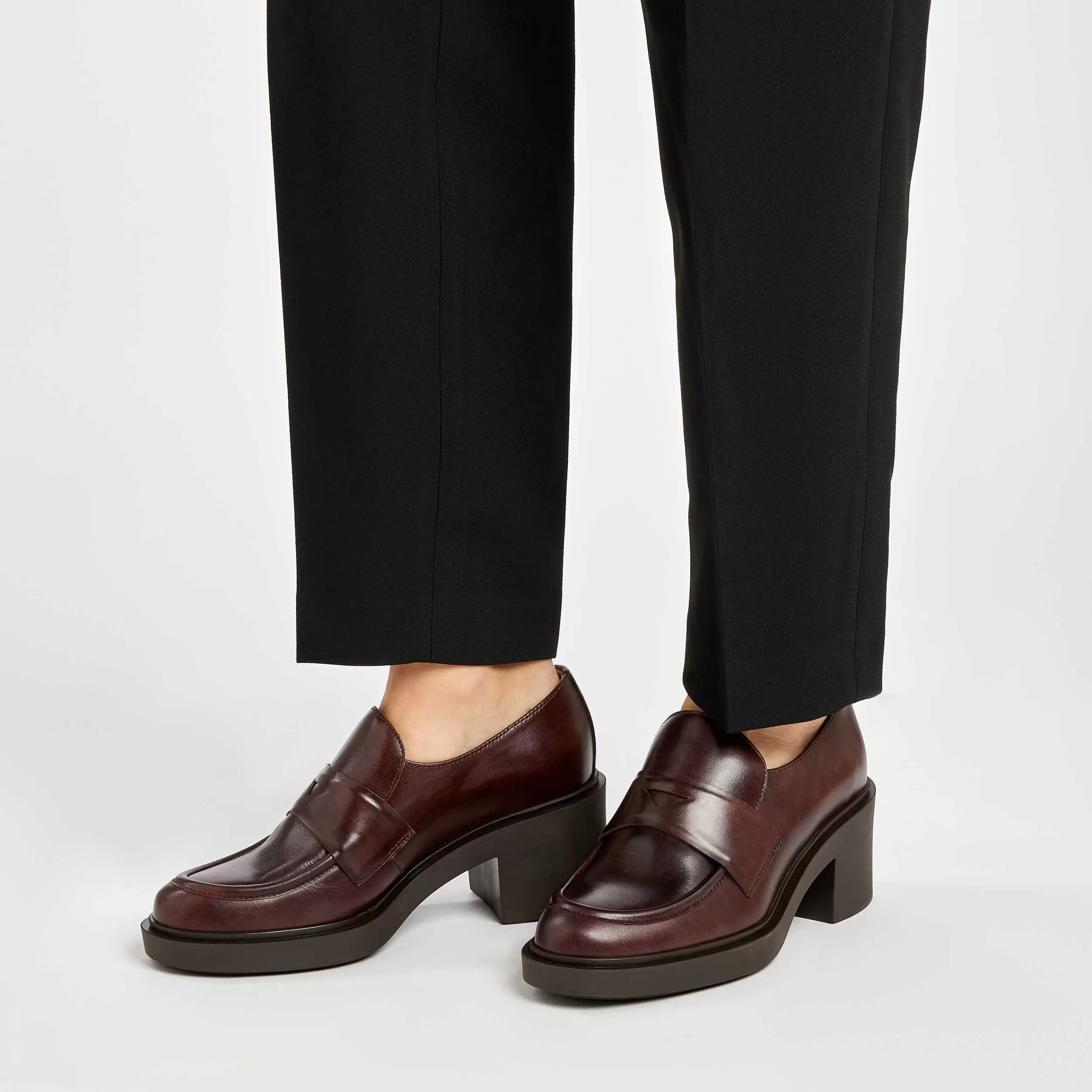 Scarpe Donna in Pelle Stile Mocassino con Tacco Medio - Pumps Eleganti per Look Raffinato