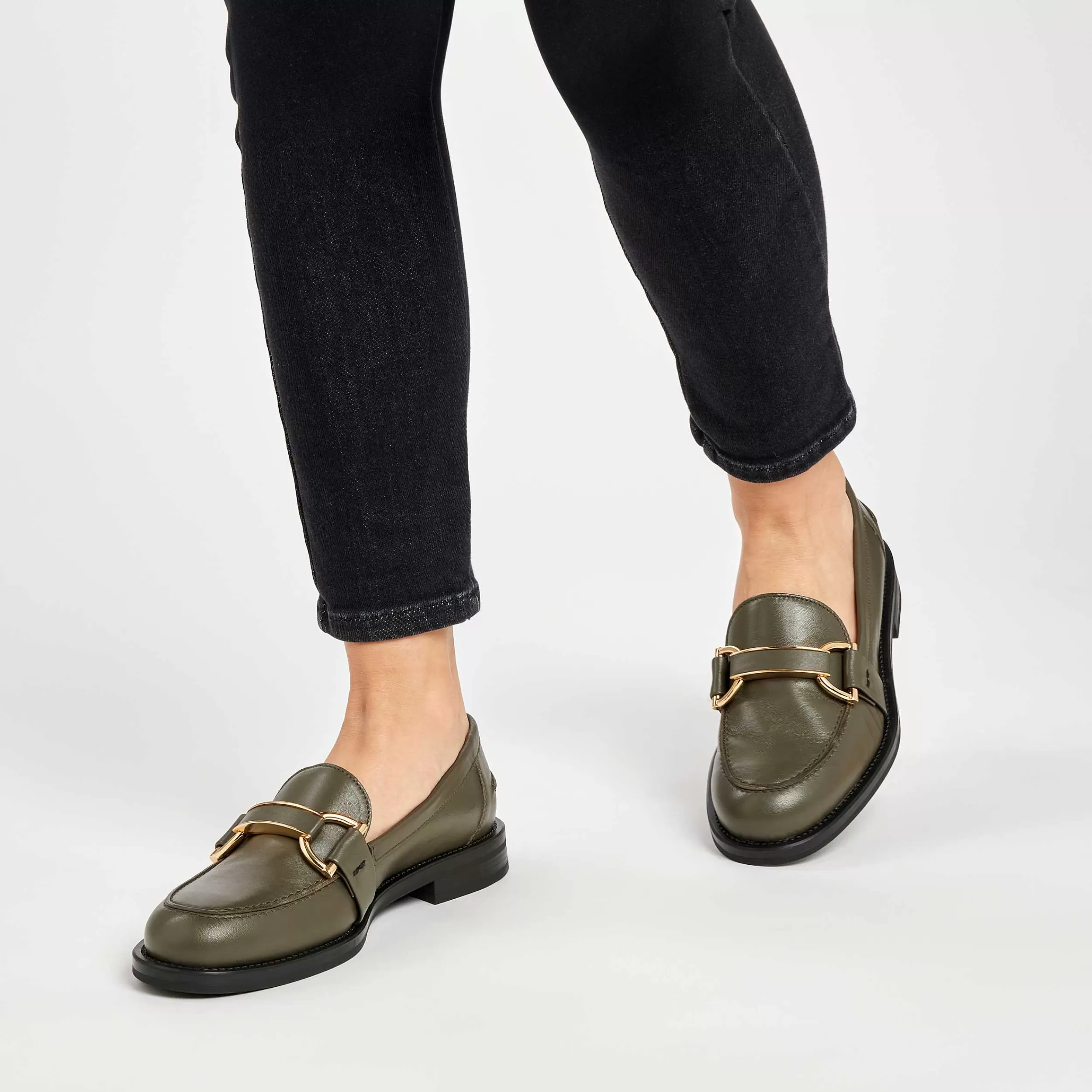 Comodi Mocassini in Pelle per Donna con Fibbia Decorativa - Scarpe con Lacci Eleganti per Stile Classico Femminile