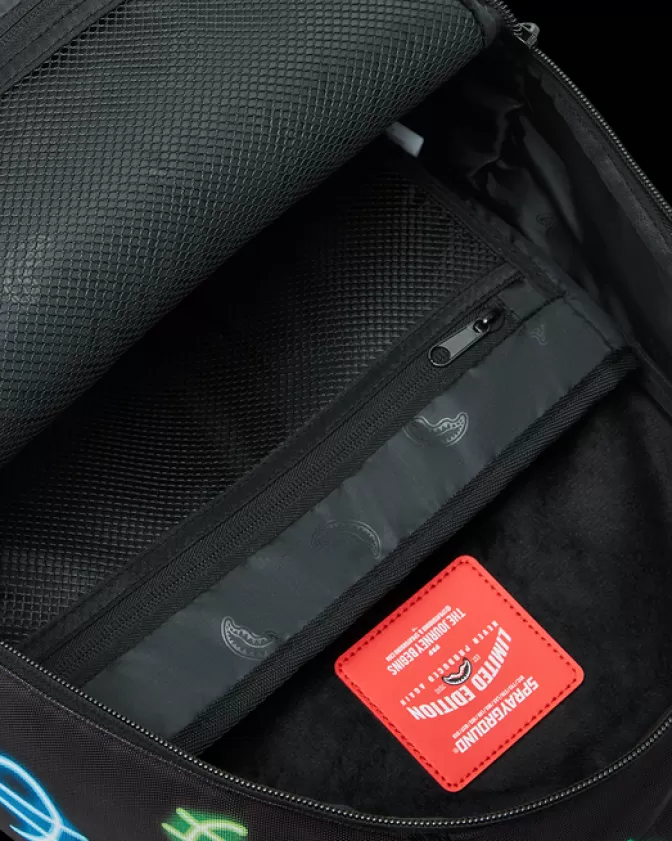 Zaino Sprayground Urbano Stile Orso Banconote con Luci della Città - Design Unico per Strada Metropolitana