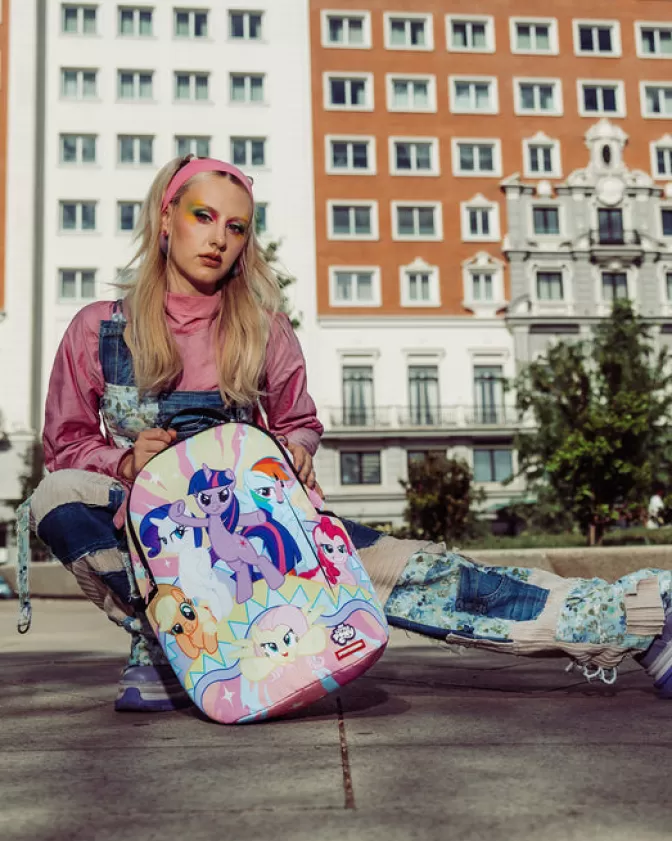 Zaino Sprayground Limited Edition – Stile Unico con My Little Pony e Design Shark Squad