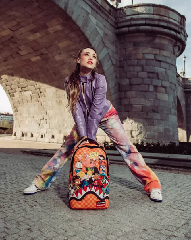 Zaino Sprayground Stile Streetwear - Edizione Shark Feast di Nickelodeon con Tasche Multifunzionali (Modello DLXV) per Adolescenti e Adulti, Design Irriverente con Motivo Subacqueo, Capienza 30L Ideale per Scuola e Viaggi.