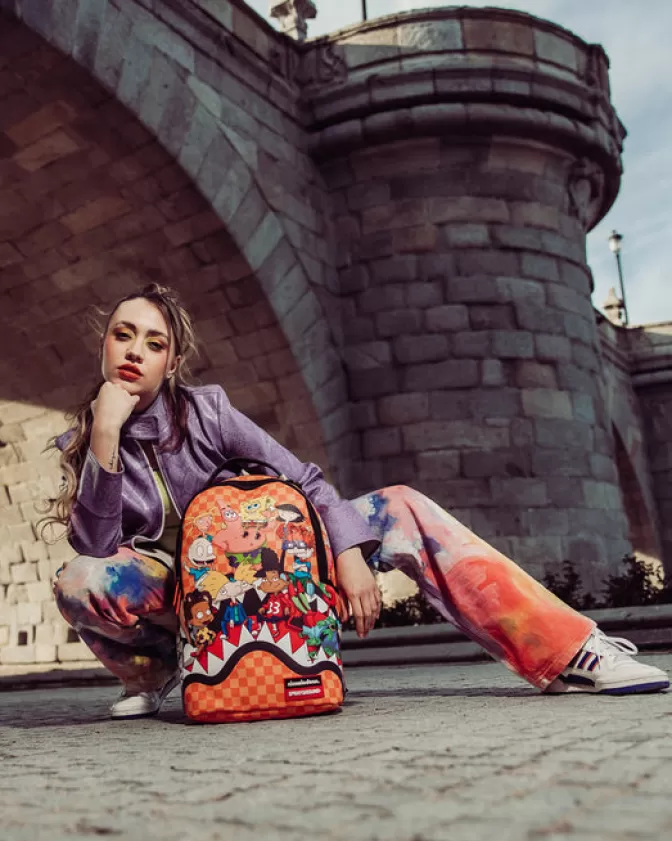 Zaino Sprayground Stile Streetwear - Edizione Shark Feast di Nickelodeon con Tasche Multifunzionali (Modello DLXV) per Adolescenti e Adulti, Design Irriverente con Motivo Subacqueo, Capienza 30L Ideale per Scuola e Viaggi.