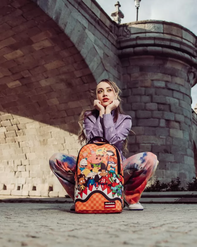 Zaino Sprayground Stile Streetwear - Edizione Shark Feast di Nickelodeon con Tasche Multifunzionali (Modello DLXV) per Adolescenti e Adulti, Design Irriverente con Motivo Subacqueo, Capienza 30L Ideale per Scuola e Viaggi.