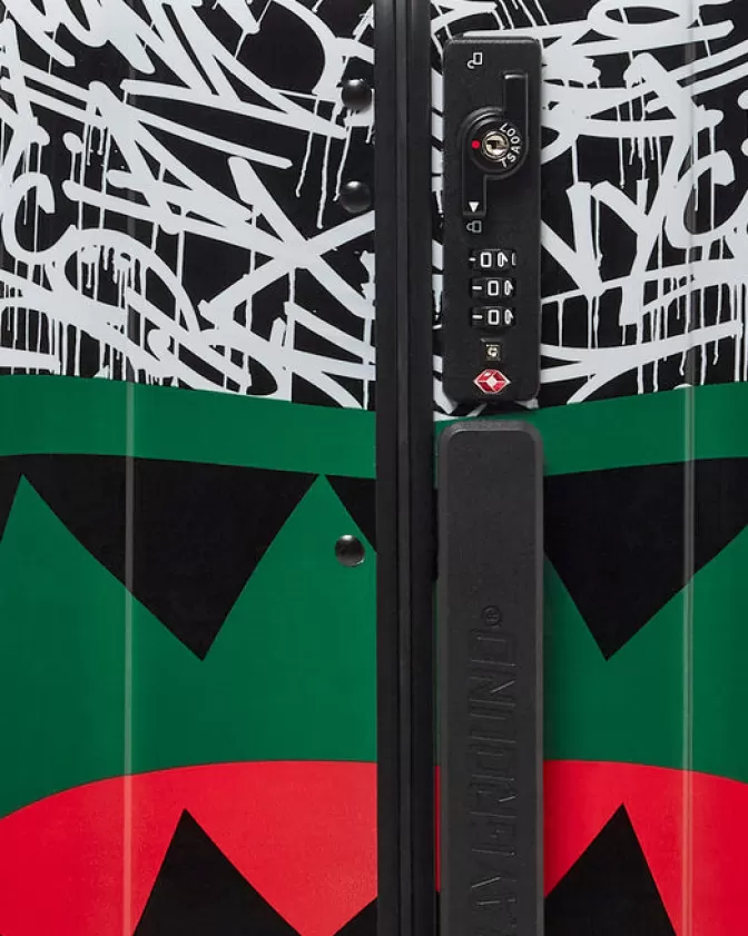 Sprayground Novità - Valigia Cabina Rigida Impermeabile SHARKNAUTICS Night Edition  
Pronta per l'Avventura con Design Antiurto e Chiusura Ermetica