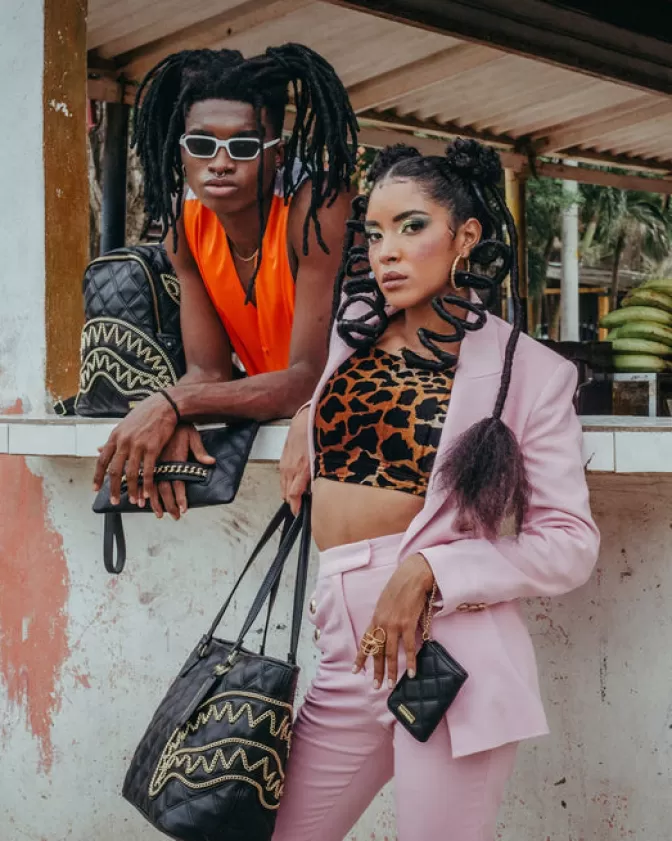 Sprayground Portafoglio Elegante in Pelle Nera Trapuntata con Catena Dorata - Portamonete con Stampa Squalo Stile Streetwear