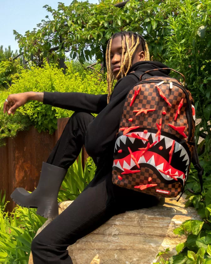 Zaino Sprayground con Shuriken 3D Iperrealistiche - Design Distruttivo Modello DLXV | Stile Unico per Urban Warriors