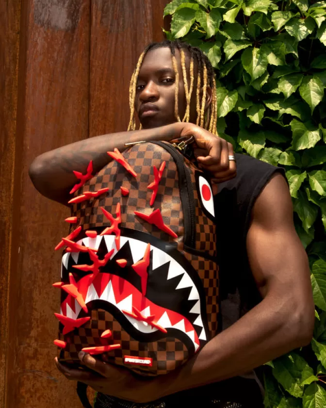 Zaino Sprayground con Shuriken 3D Iperrealistiche - Design Distruttivo Modello DLXV | Stile Unico per Urban Warriors