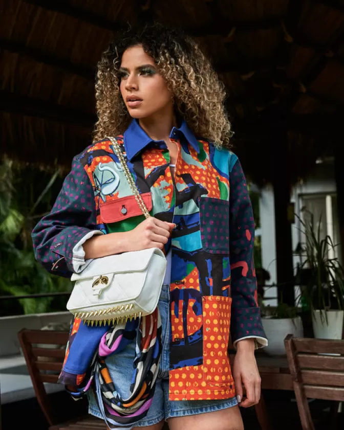 Borsa Sprayground Riviera Le Blanc con catena dorata e motivo squalo stilizzato