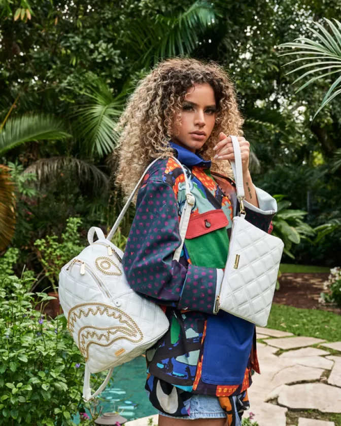 Zaino Sprayground Savages - Design Shark con Catena Dorata, Stile Riviera Bianca e Audace