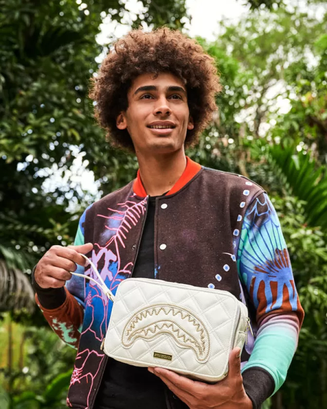 Borsa da Toeletta Sprayground 'Riviera Le Blanc' con Catena Dorata e Design Squalo - Elegante e Funzionale per Viaggi in Stile
