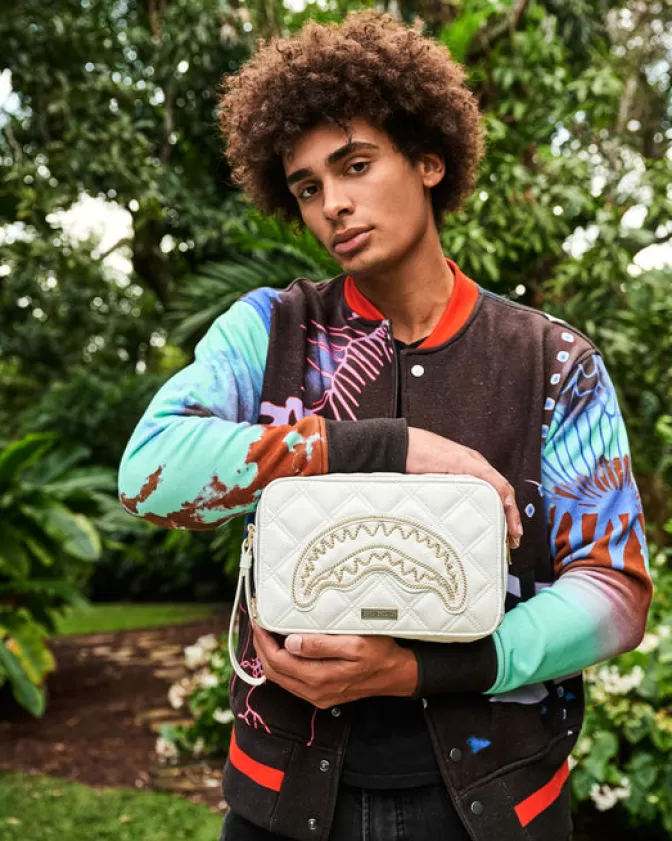 Borsa da Toeletta Sprayground 'Riviera Le Blanc' con Catena Dorata e Design Squalo - Elegante e Funzionale per Viaggi in Stile