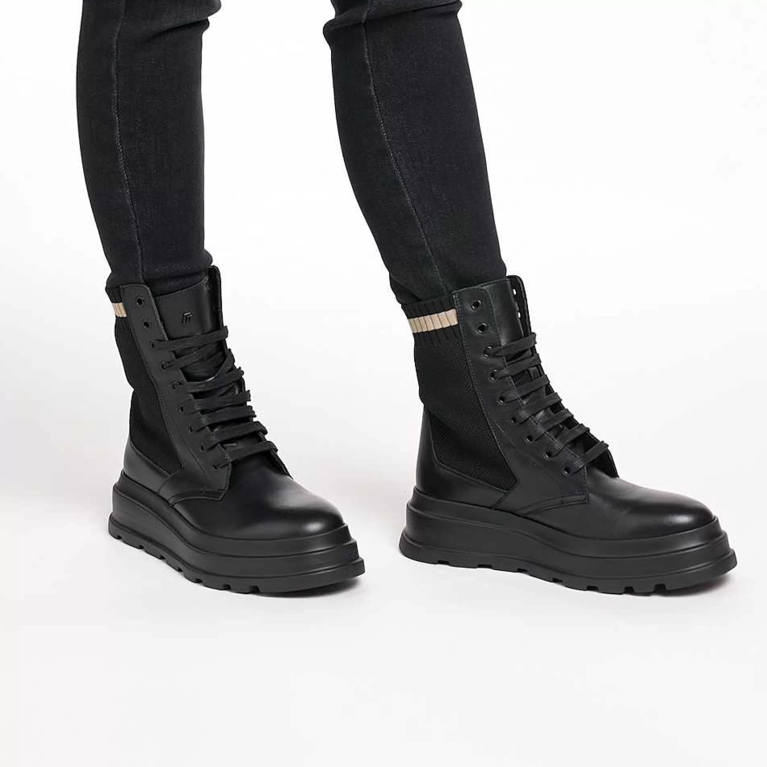 Stivali Donna con Lacci in Pelle e Dettagli Tessili - Design Elegante e Comfort Ottimale