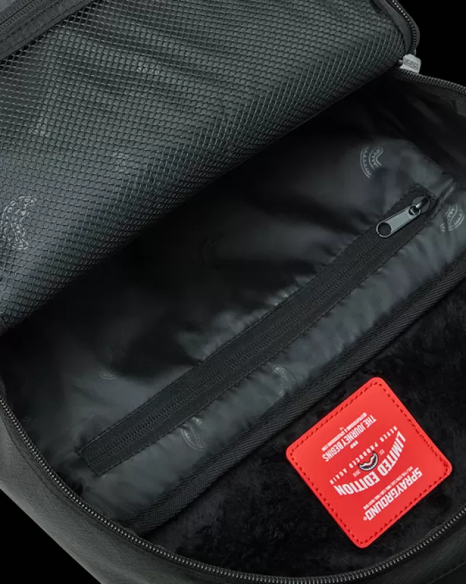 Zaino Sprayground Shark Central - Design Aggressivo in Nero Assoluto con Dettagli Specchiati (Edizione DLXV)