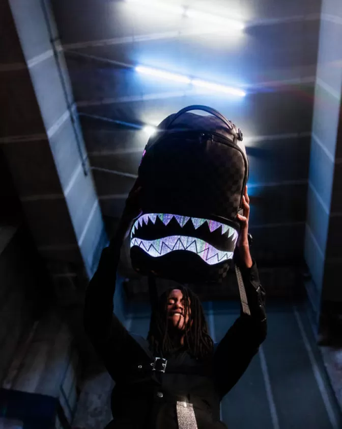Sprayground Zaino Shark Optics a Luci - Illuminati con Effetti Stroboscopici | Modello Unisex Impermeabile 

（：，