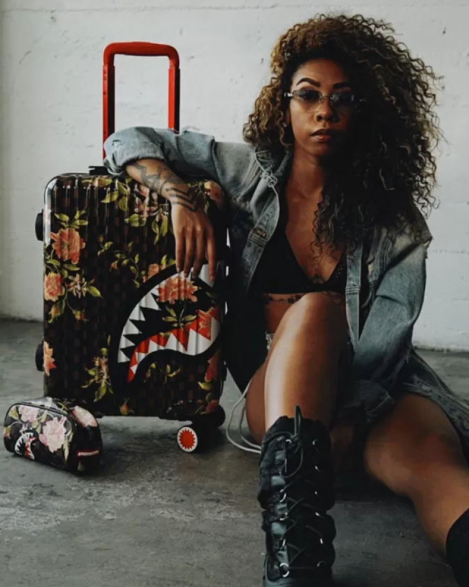 Valigia Cabina Sprayground Sharkanautica - Design Floreale Squalo 21,5