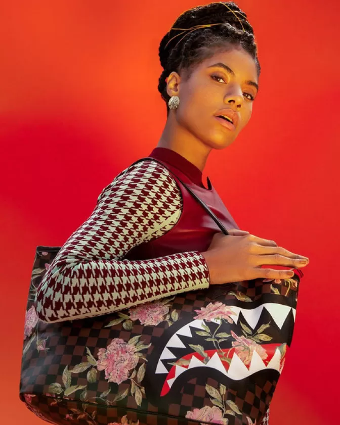 Borsa Sprayground SHARKFLOWER: Design Unico con Stampa Squalo e Fiori, Ideale per lo Shopping o il Tempo Libero