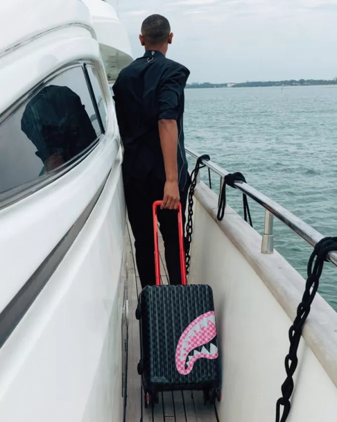 Valigia Cabina Sprayground - Motivo Squali e Caramelle, Ampio Design Unico per Viaggi Stilosi